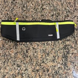 USHAKE BELT BAG FANNY PACK ATHLETIC HEADPHONE HOLE, 3 separate zip pockets